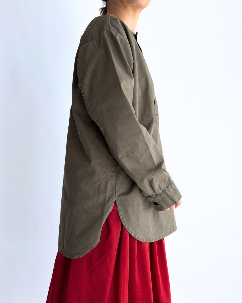 COTTON HERRINGBONE WASH HENRY NECK SHIRT in KhakiHerringbone