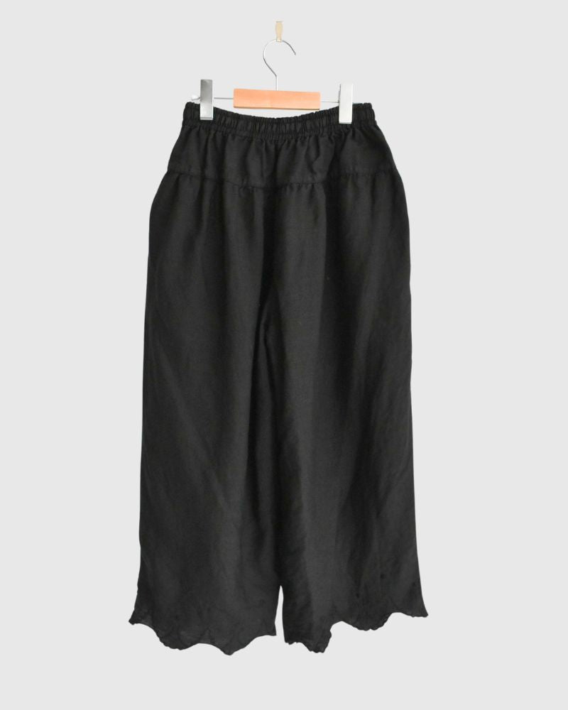 Antique scallop lace wide pants in Noir