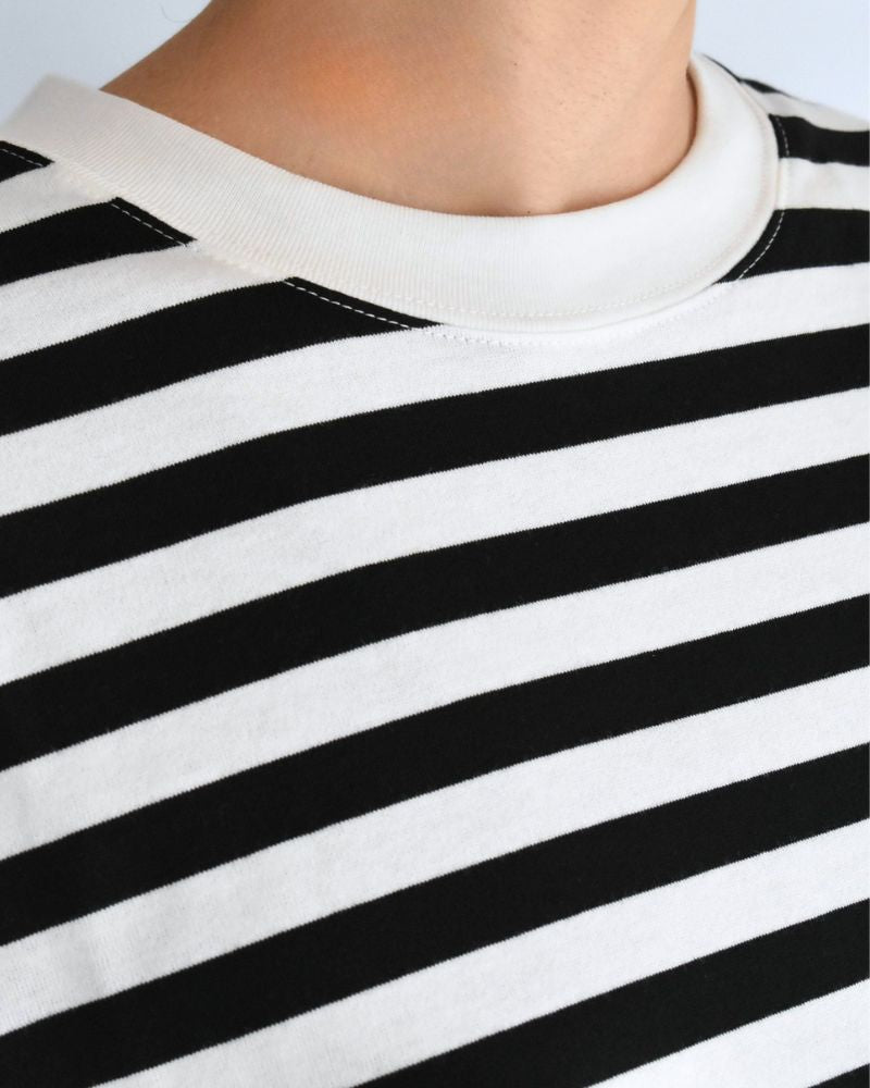 Crew-Neck Slit T-Shirt in Black/White