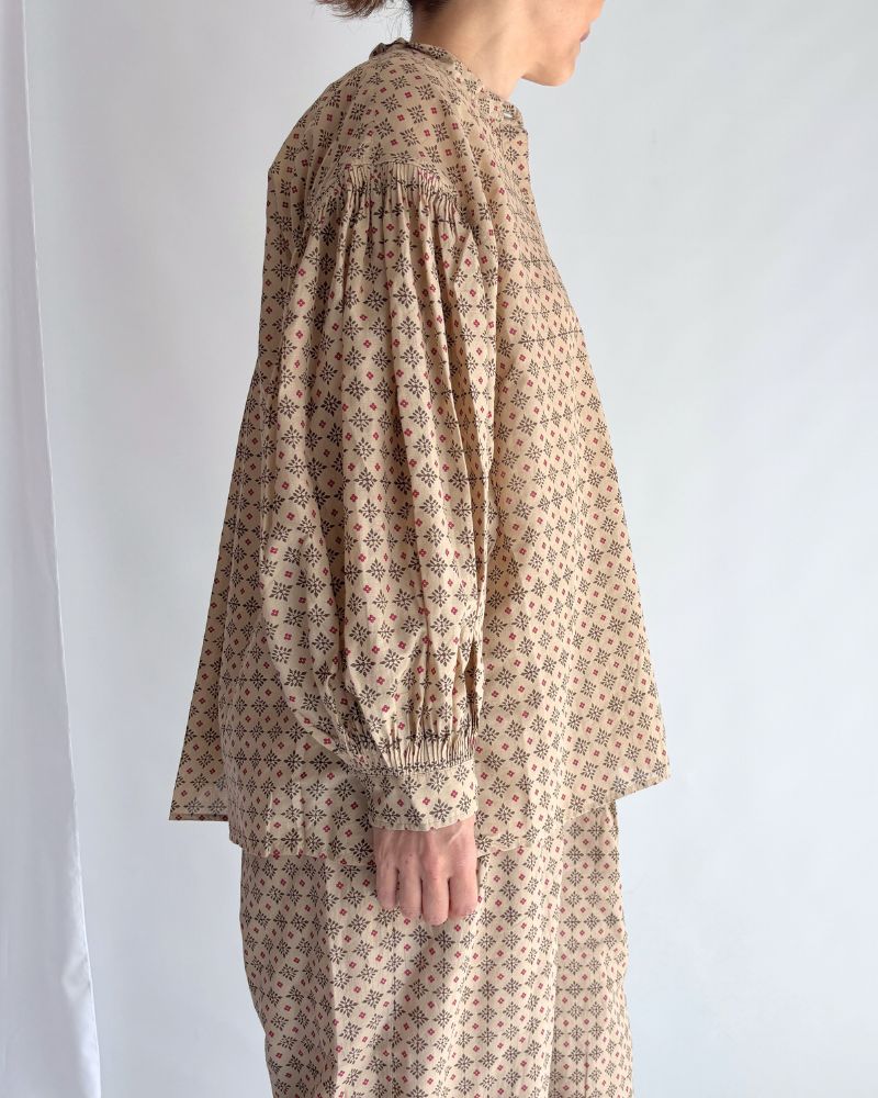 BANDED COLLAR SHIRT WITH MINI PINTUCK in Beige