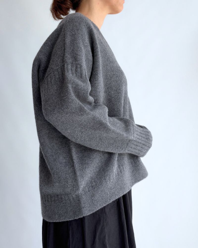 AURA V-neck knit pullover in Gray