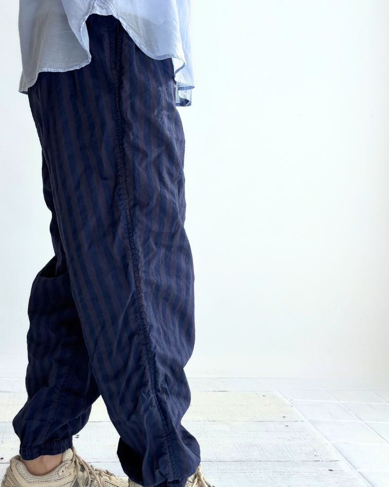 POPLIN WIDE STRIPE (OVERDYE) EASY PANTS in PurpleNavy