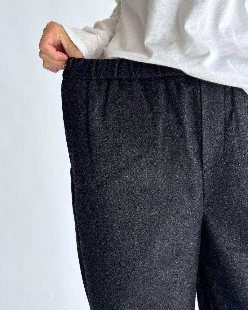 WOOL FLANNEL EASY TAPERED PANTS in Charcoal