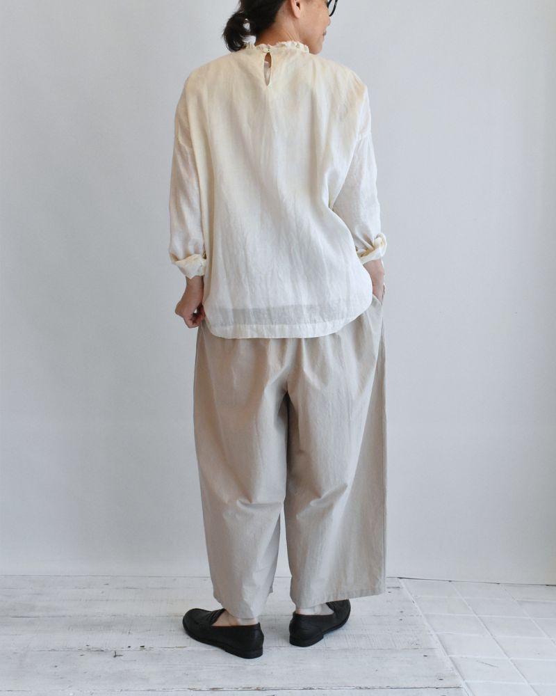 Tiny Frill Blouse in Milk