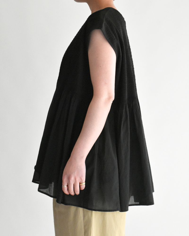 Crew-neck French Sleeve Shirt with Mini Pintuck in Black