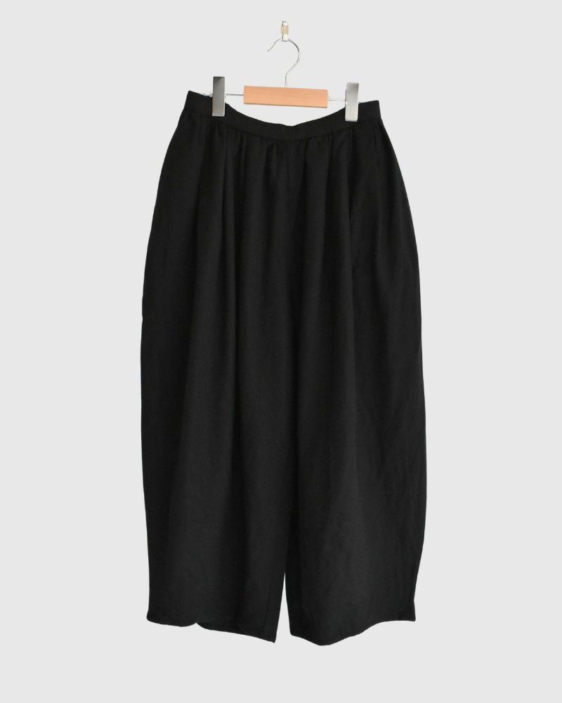 CAMILLE WOOL TUCK PANTS in Black