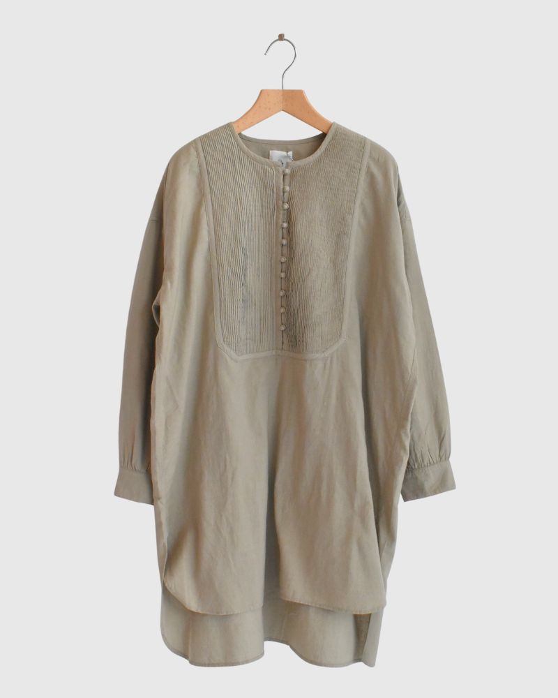 CREW-NECK BOSOM LONG SHIRT WITH MINI PINTUCK in Beige