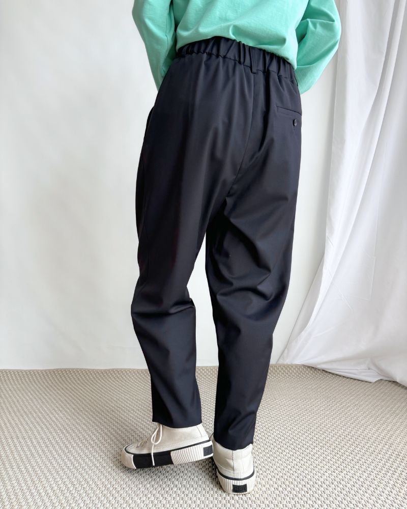 SAND-TRO Tucked Wide Pants in Navy