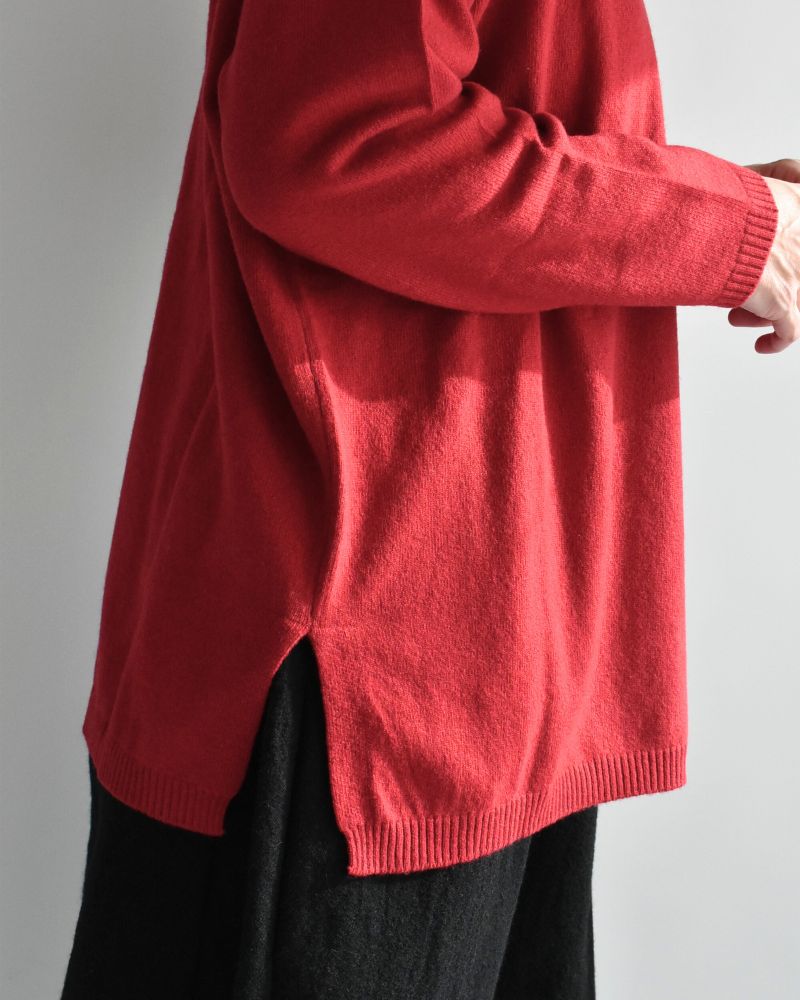 PLAIN STITCH DROP SHOULDER POLO NECK WITH SLIT in Red