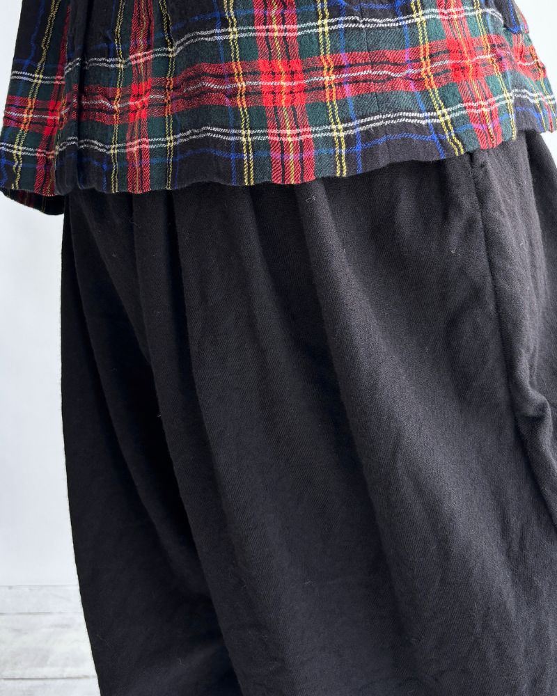 CAMILLE WOOL TUCK PANTS in Black