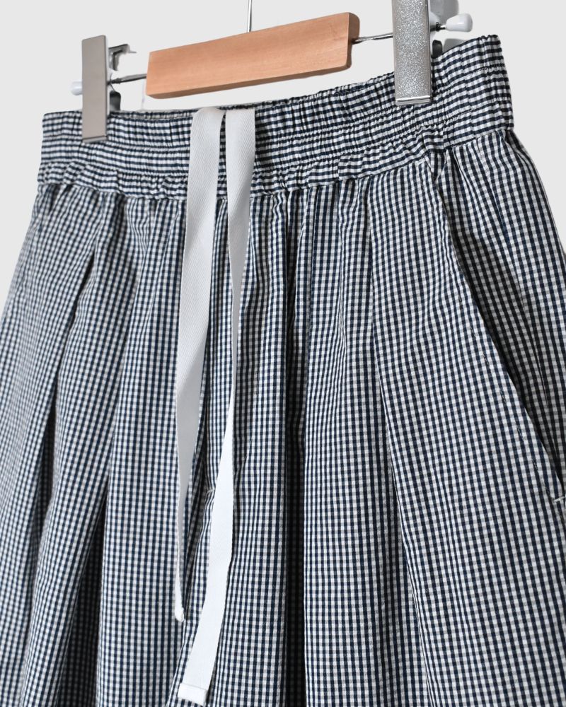 HAKAMA-W Tuck Easy Pants in NavyCheck