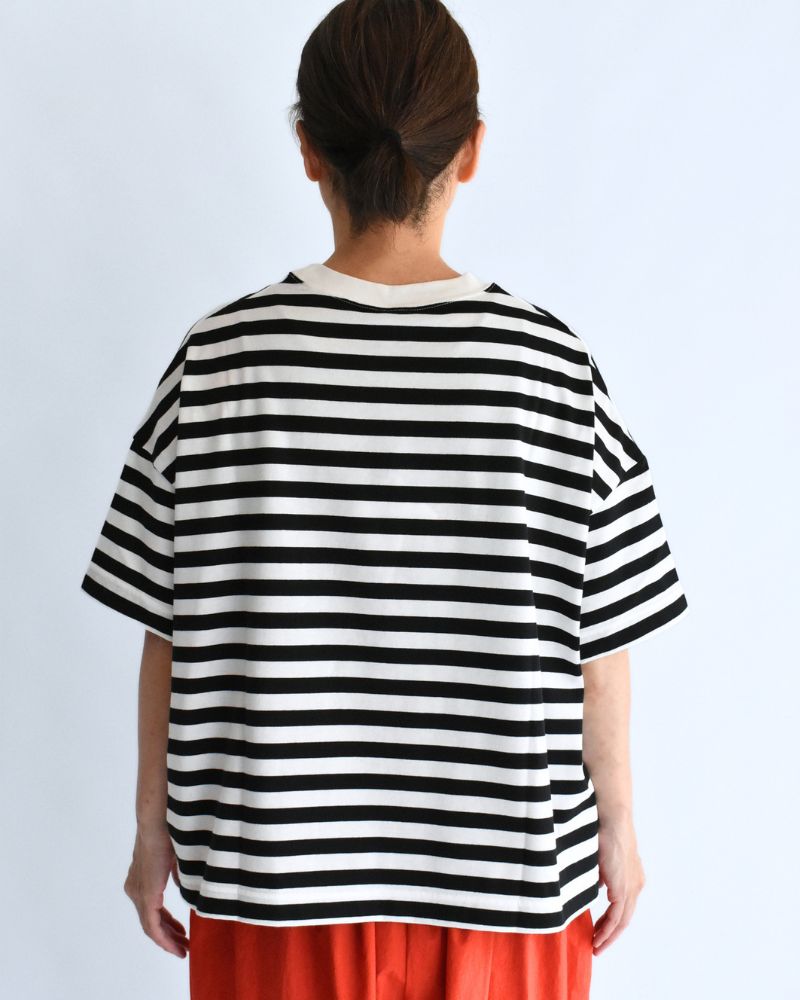 Crew-Neck Slit T-Shirt in Black/White