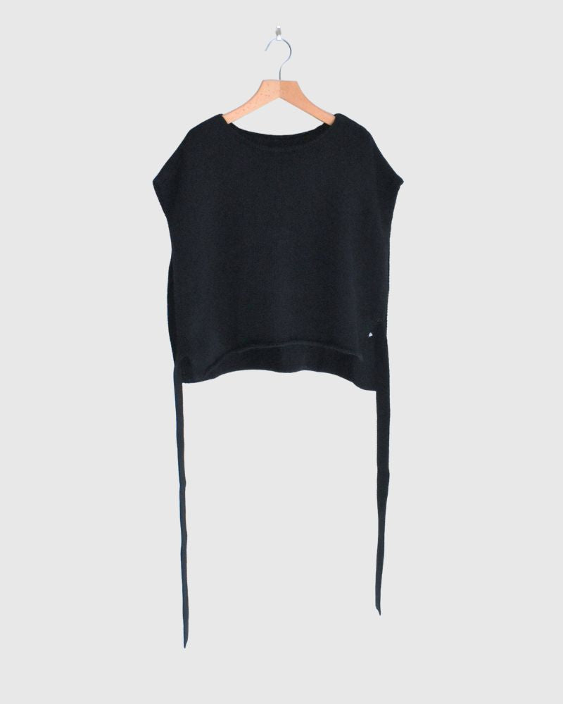 Ribbon knit vest in NavyBlack