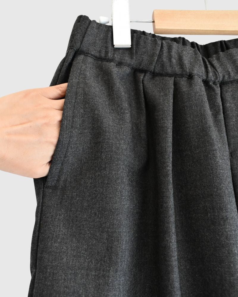 WORSTED SERGE 2TUCK WIDE EASY PANTS in Charcoal