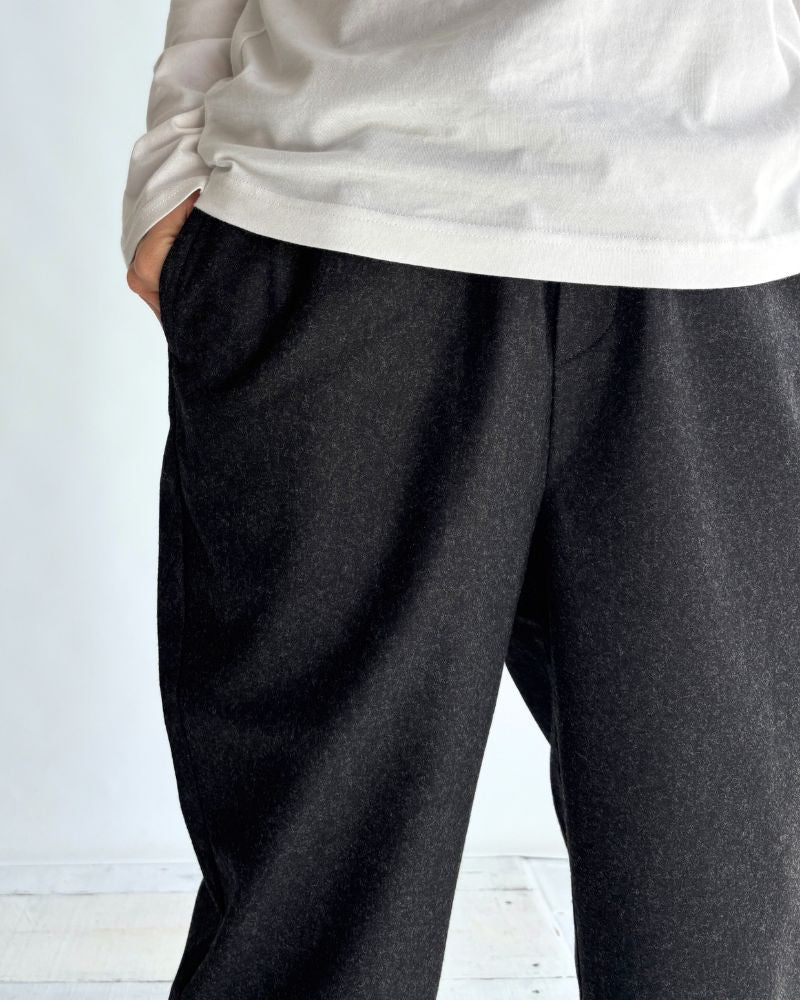 WOOL FLANNEL EASY TAPERED PANTS in Charcoal