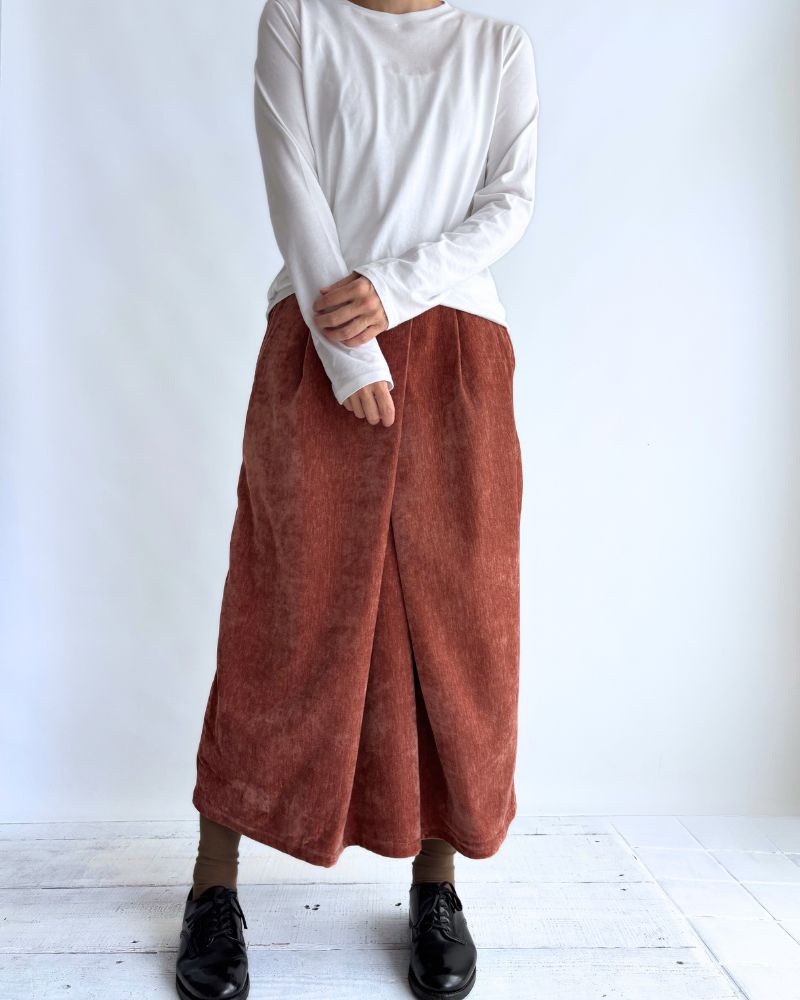 Tuck design skirt 'YELL' in Teracotta