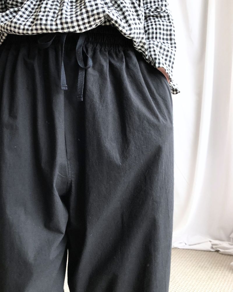 Easy Tapered Pants in Black