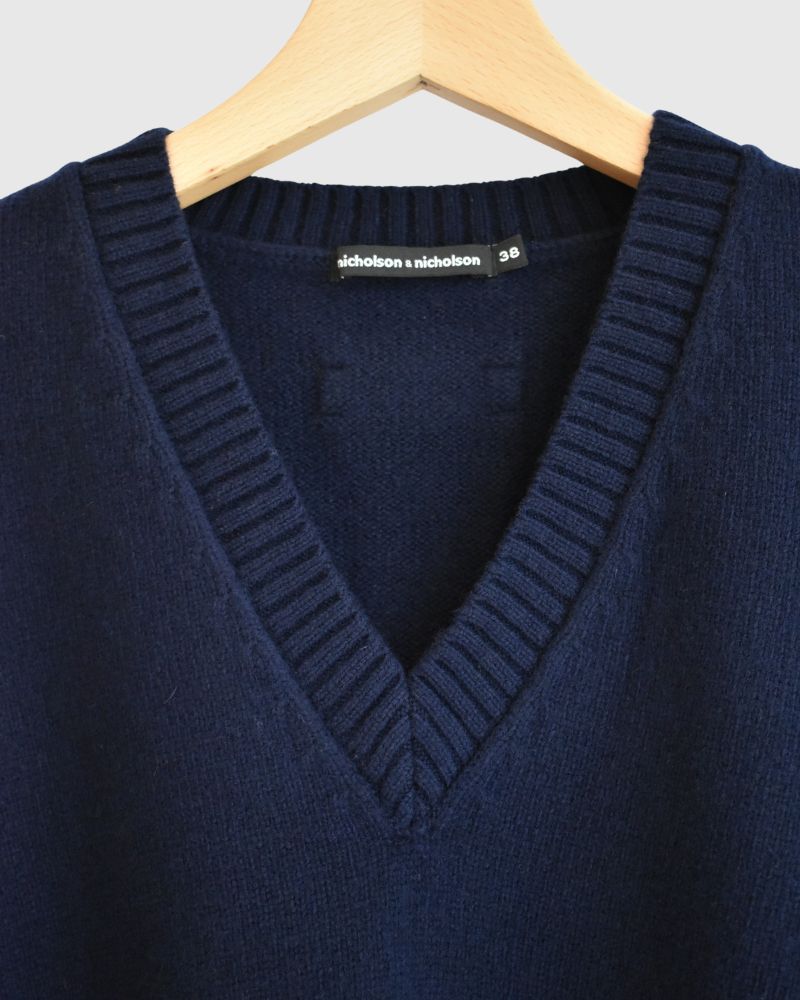 AURA V-neck knit pullover in Navy