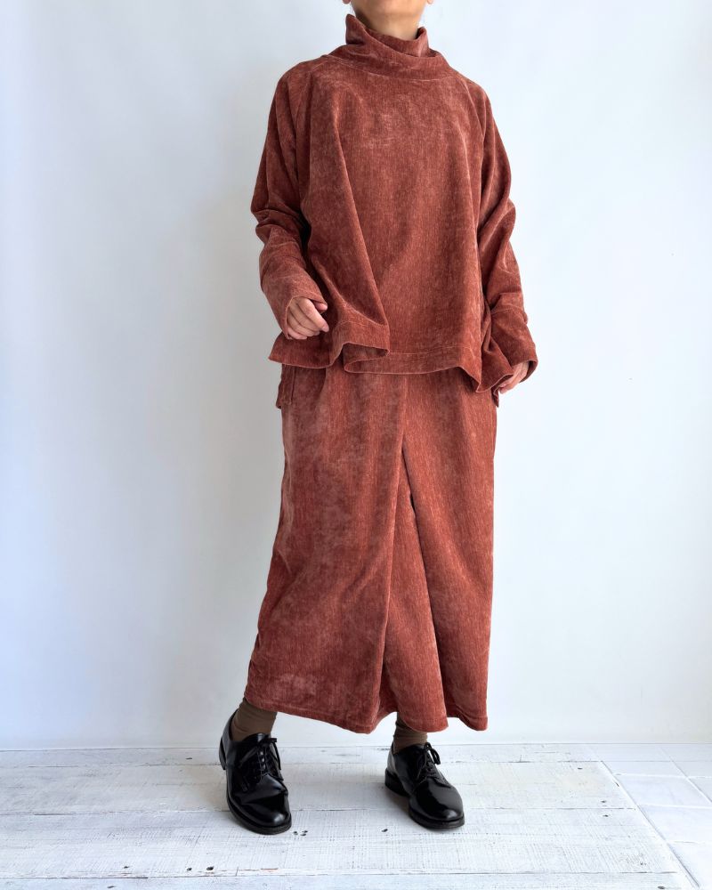 Tuck design skirt 'YELL' in Teracotta