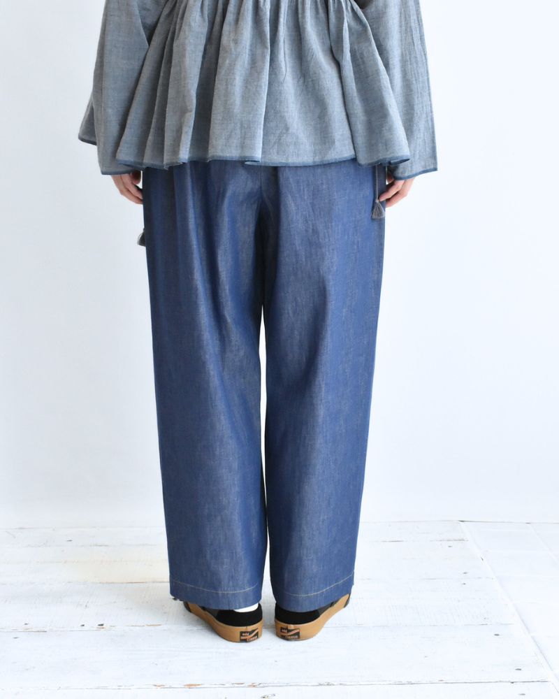 HAKU-DENIM Tuck Pants in Blue