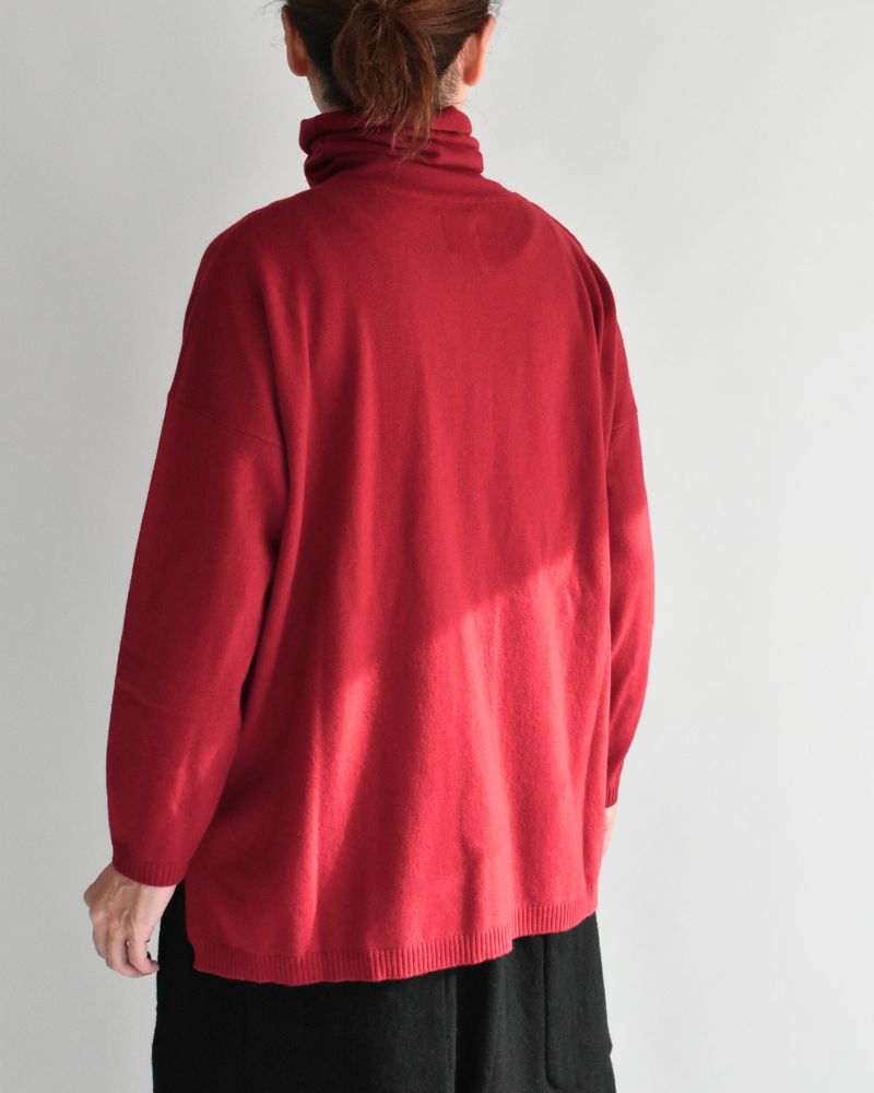 PLAIN STITCH DROP SHOULDER POLO NECK WITH SLIT in Red