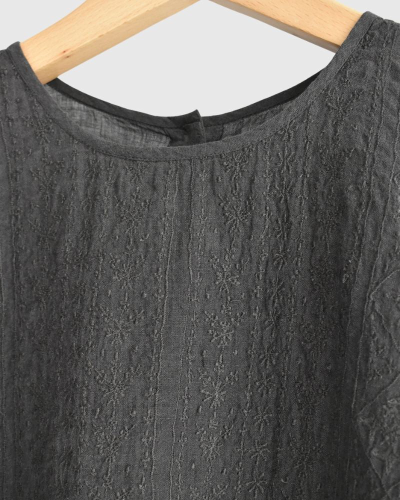 Back Opening Crew-neck Short Sleeve Embroidery Shirt in Black