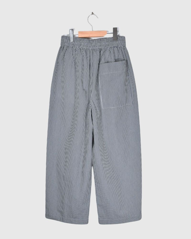 HAKAMA-W Tuck Easy Pants in NavyCheck