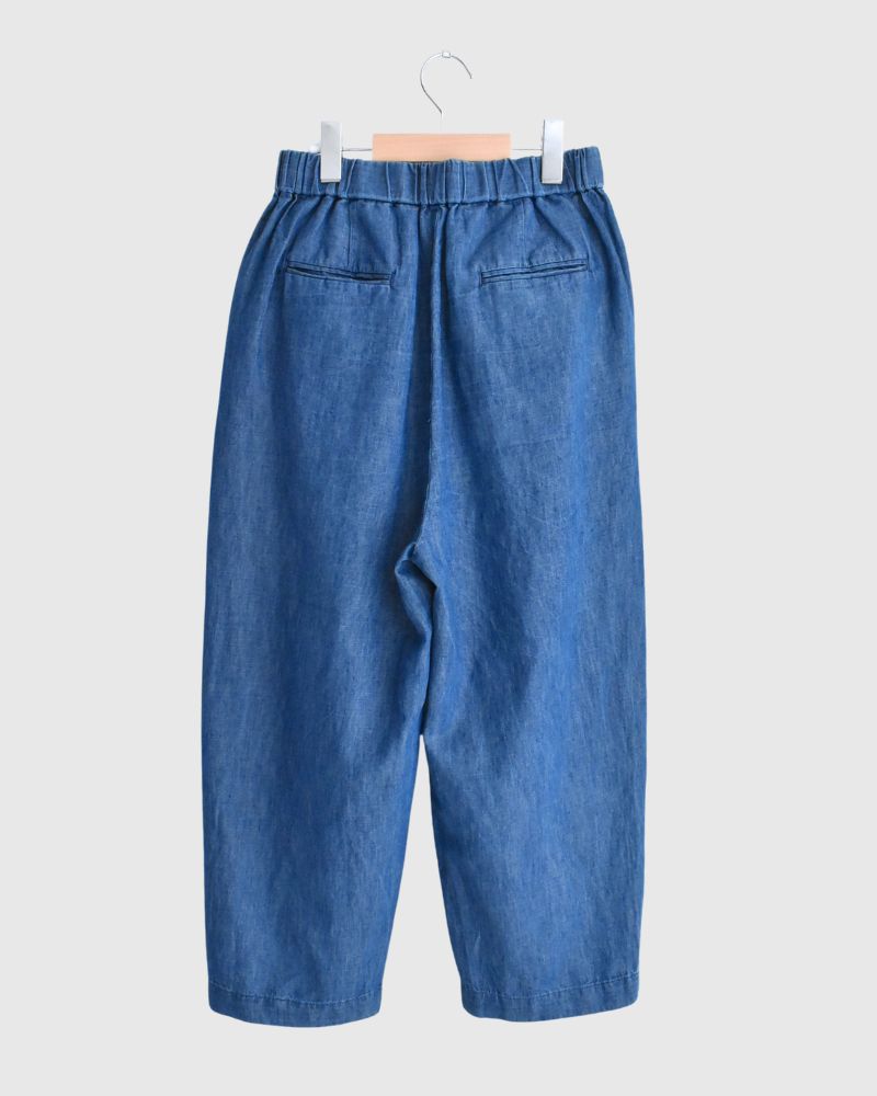 COTTON/LINEN DENIM 2TUCK TAPERED EASY PANTS in Blue