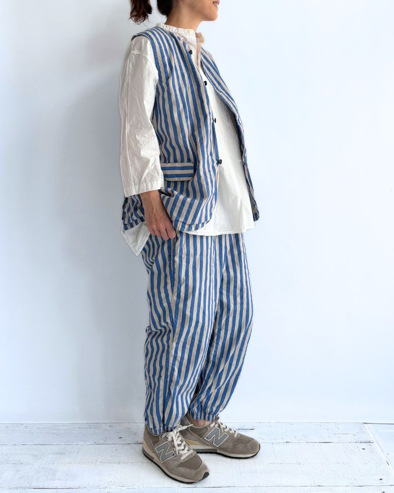 POPLIN WIDE STRIPE (OVERDYE) NO COLLAR VEST in MilkyGrey