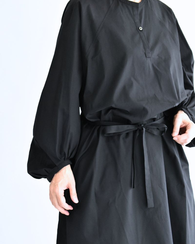 Balloon Sleeve Midi Dress in Black