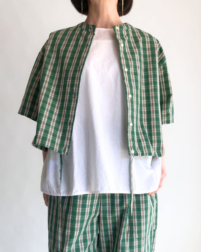 LUNA-W Short Sleeve No Collar Blouse in GreenCheck