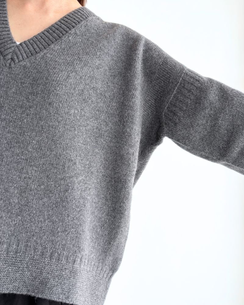 AURA V-neck knit pullover in Gray