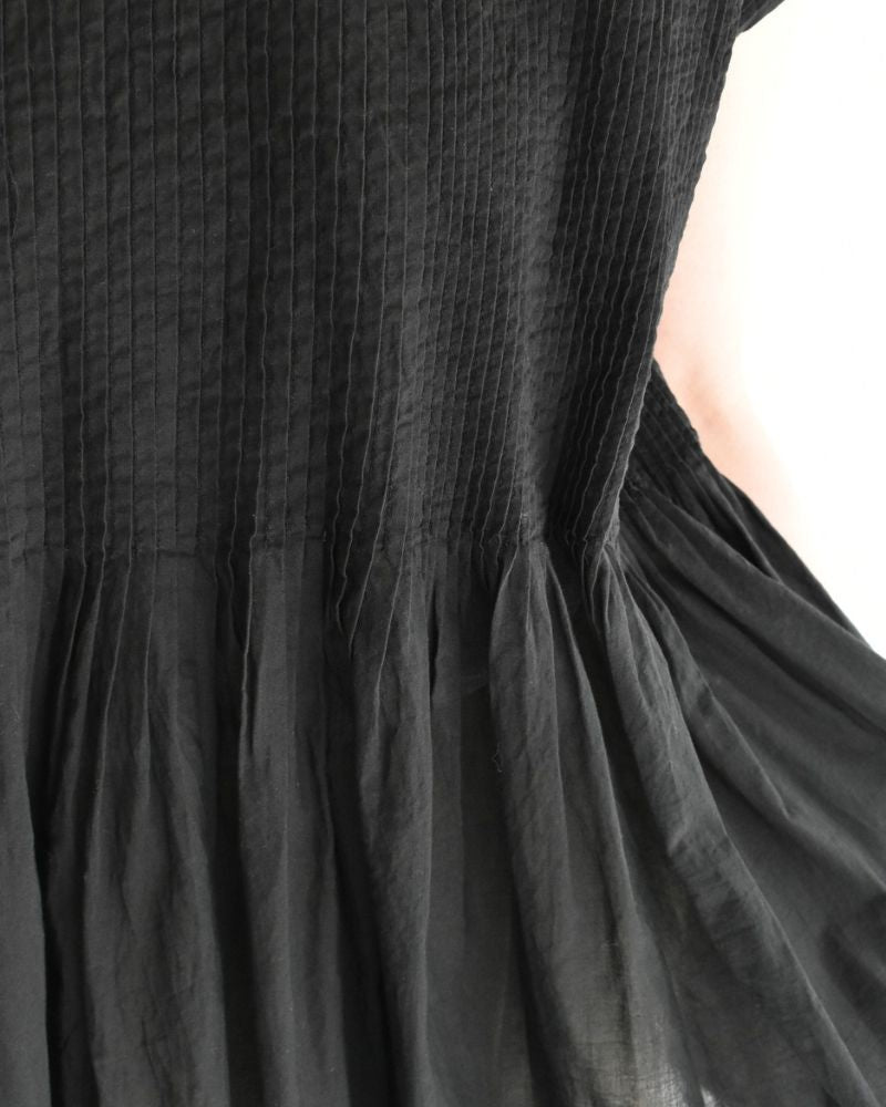 Crew-neck French Sleeve Shirt with Mini Pintuck in Black