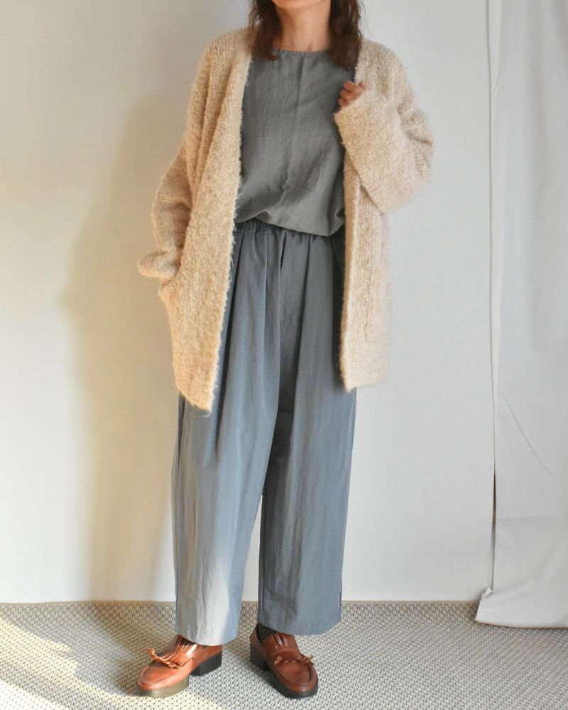 Volume tuck pants in Gray