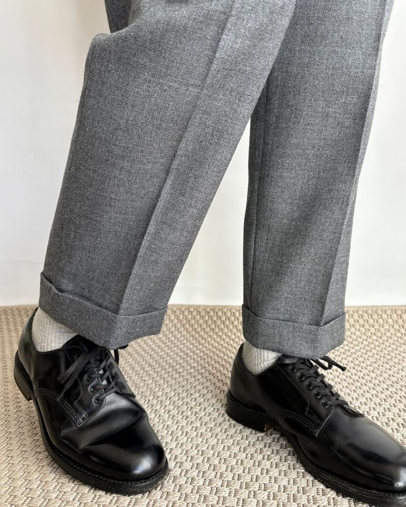 ROBIN-WO Center Pleated Tapered Pants in Gray