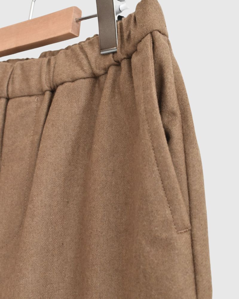 WOOL FLANNEL EASY TAPERED PANTS in Camel