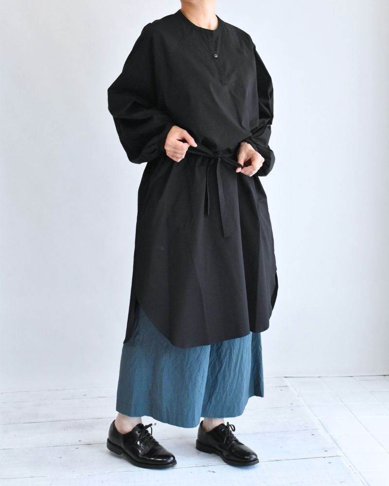 Balloon Sleeve Midi Dress in Black