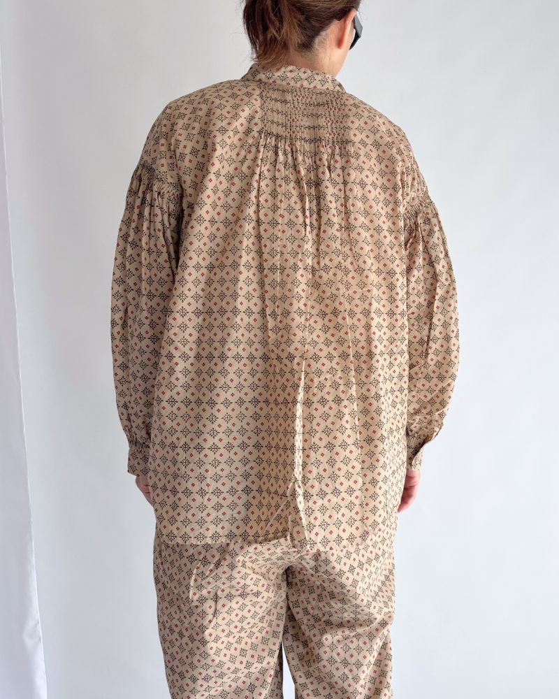 BANDED COLLAR SHIRT WITH MINI PINTUCK in Beige