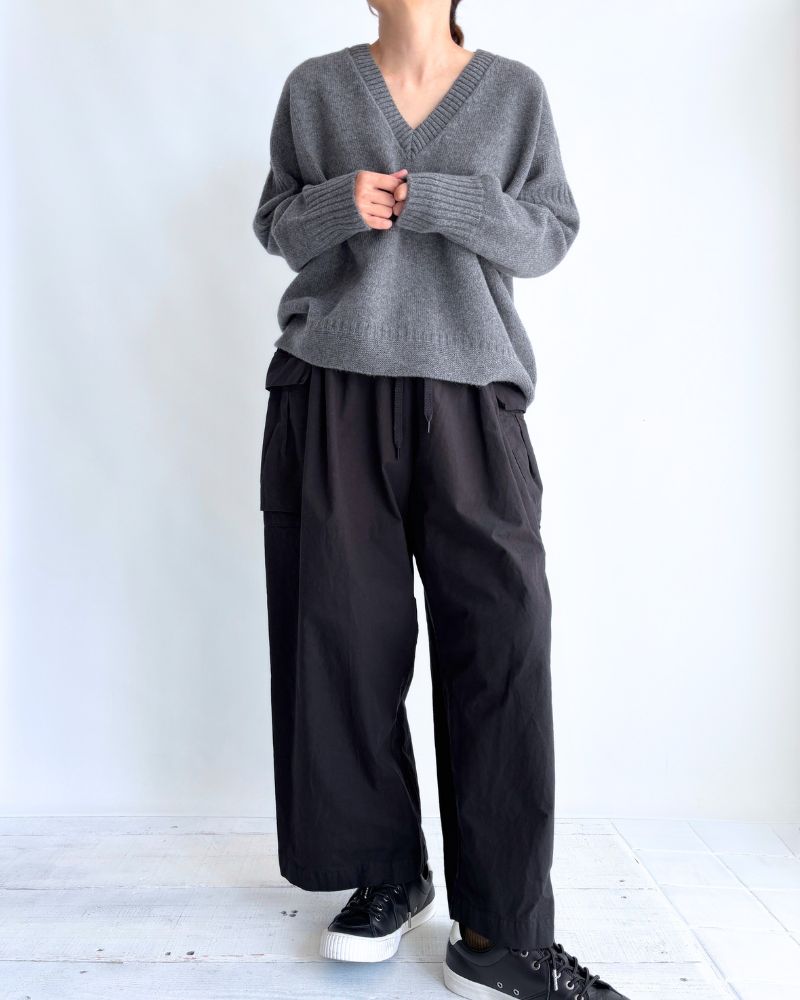 AURA V-neck knit pullover in Gray