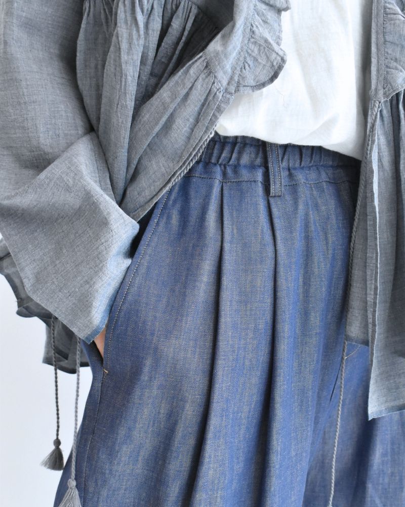 HAKU-DENIM Tuck Pants in Blue