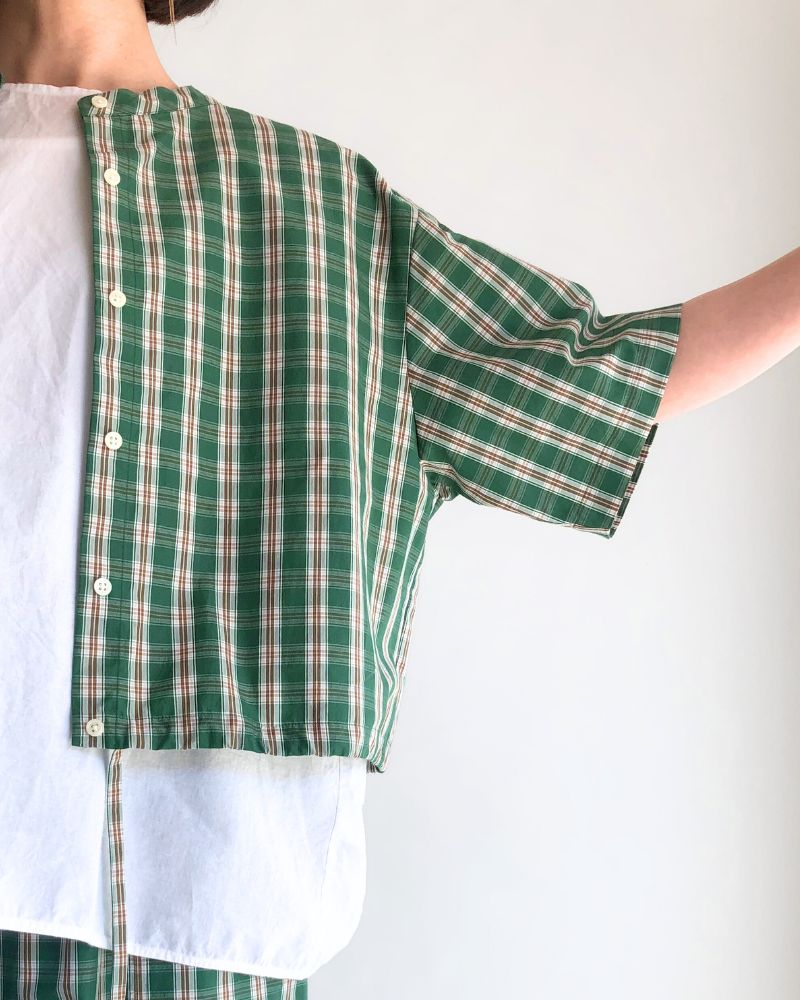 LUNA-W Short Sleeve No Collar Blouse in GreenCheck