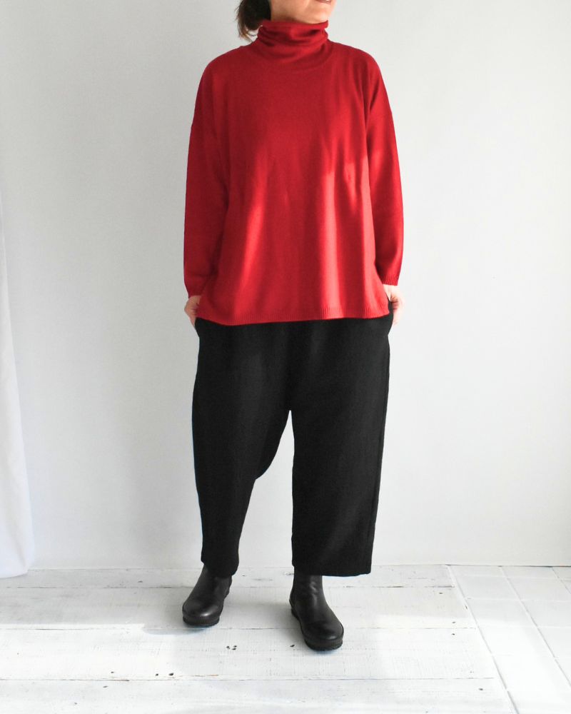 PLAIN STITCH DROP SHOULDER POLO NECK WITH SLIT in Red