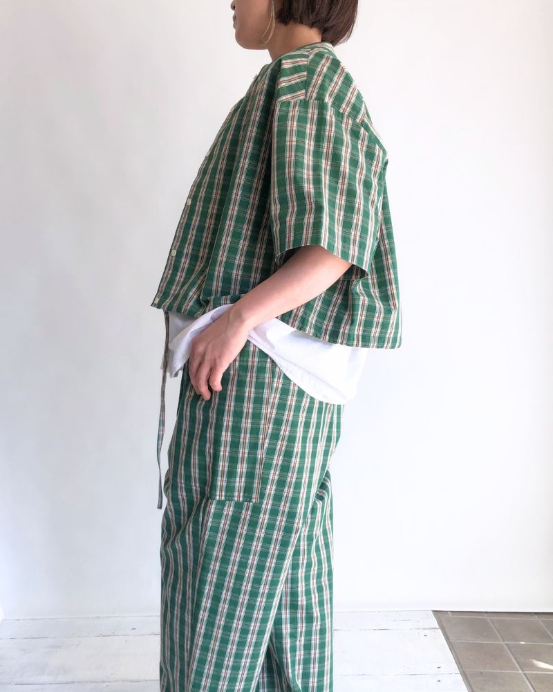 LUNA-W Short Sleeve No Collar Blouse in GreenCheck