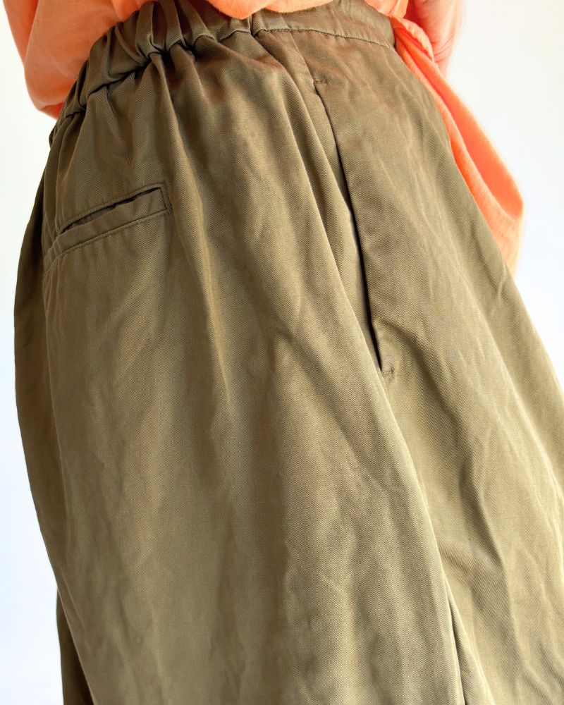 TUCKED oeuf PANTS in Khaki