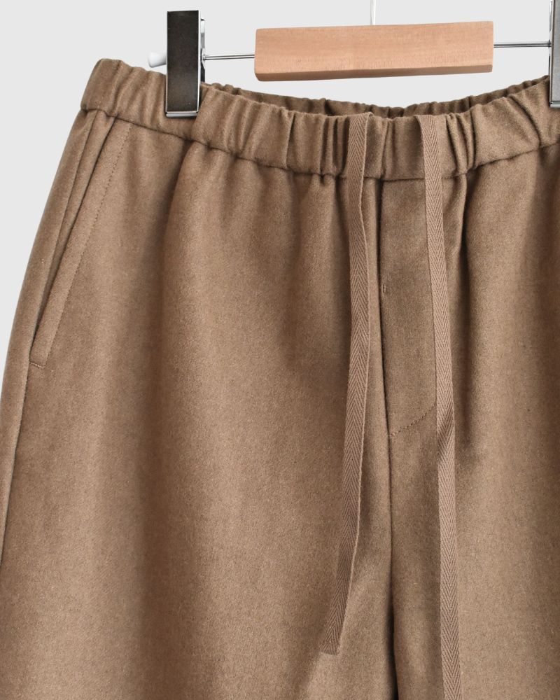 WOOL FLANNEL EASY TAPERED PANTS in Camel