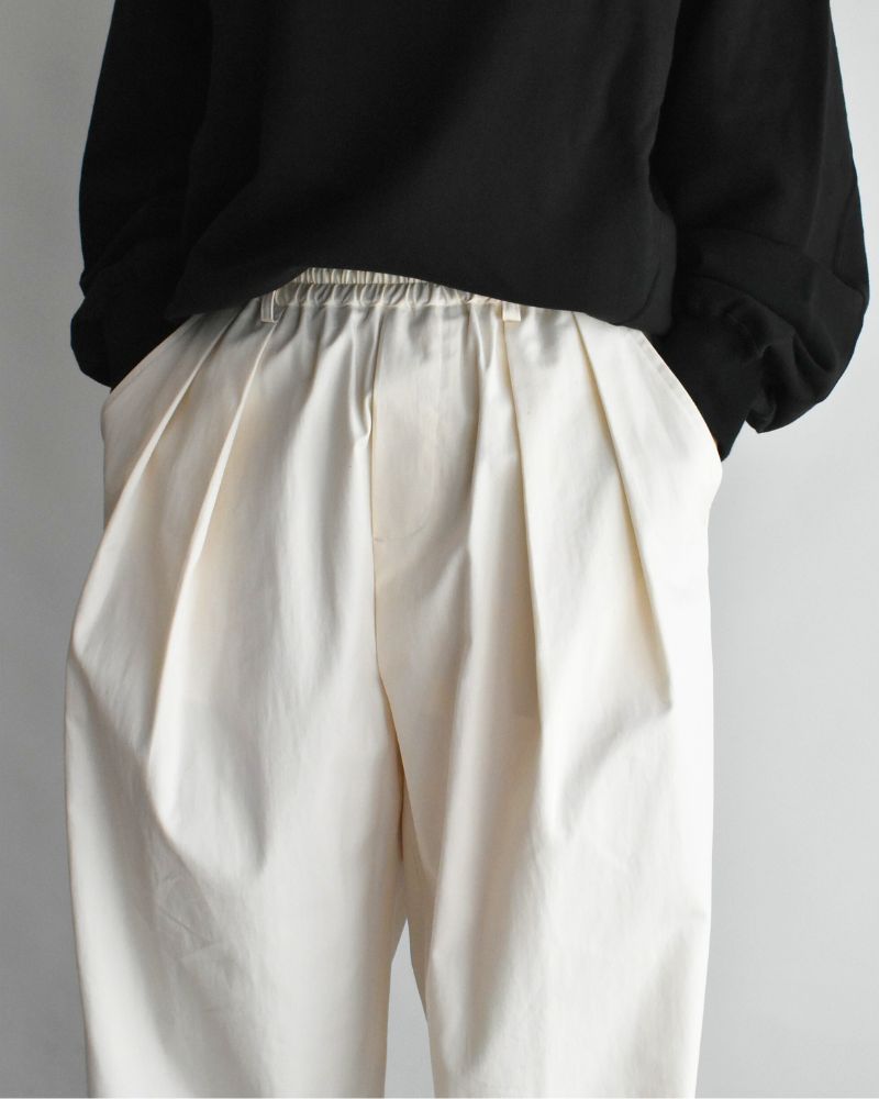 HAKAMA-GABA Tuck Easy Pants in Off