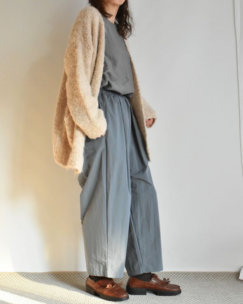 Volume tuck pants in Gray