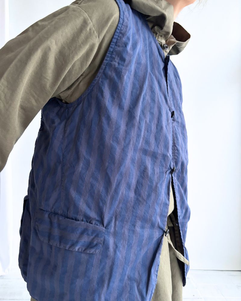 POPLIN WIDE STRIPE (OVERDYE) NO COLLAR VEST in PurpleNavy