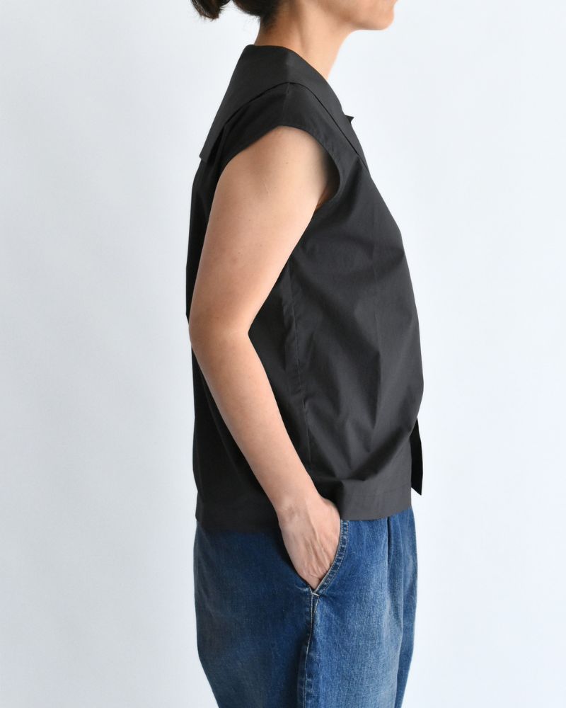 LALA-POPLIN Sleeveless Blouse in Navy