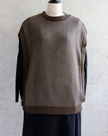 Herringbone knit mid-length vest